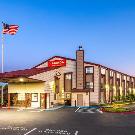 Ramada By Wyndham Medford Airport North Motel Exterior foto