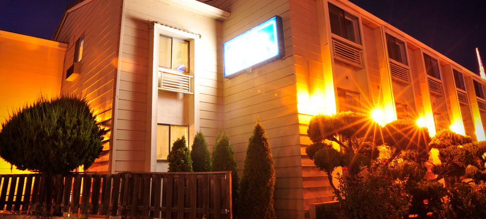 Ramada By Wyndham Medford Airport North Motel Exterior foto