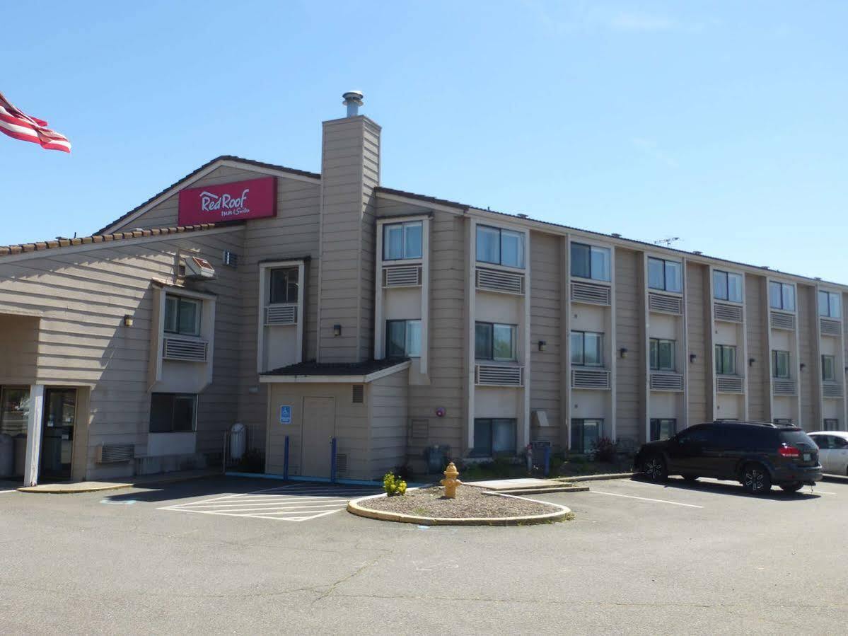 Ramada By Wyndham Medford Airport North Motel Exterior foto